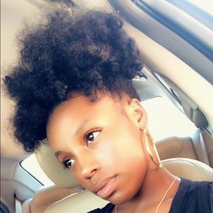 Meet your Posher, Maura